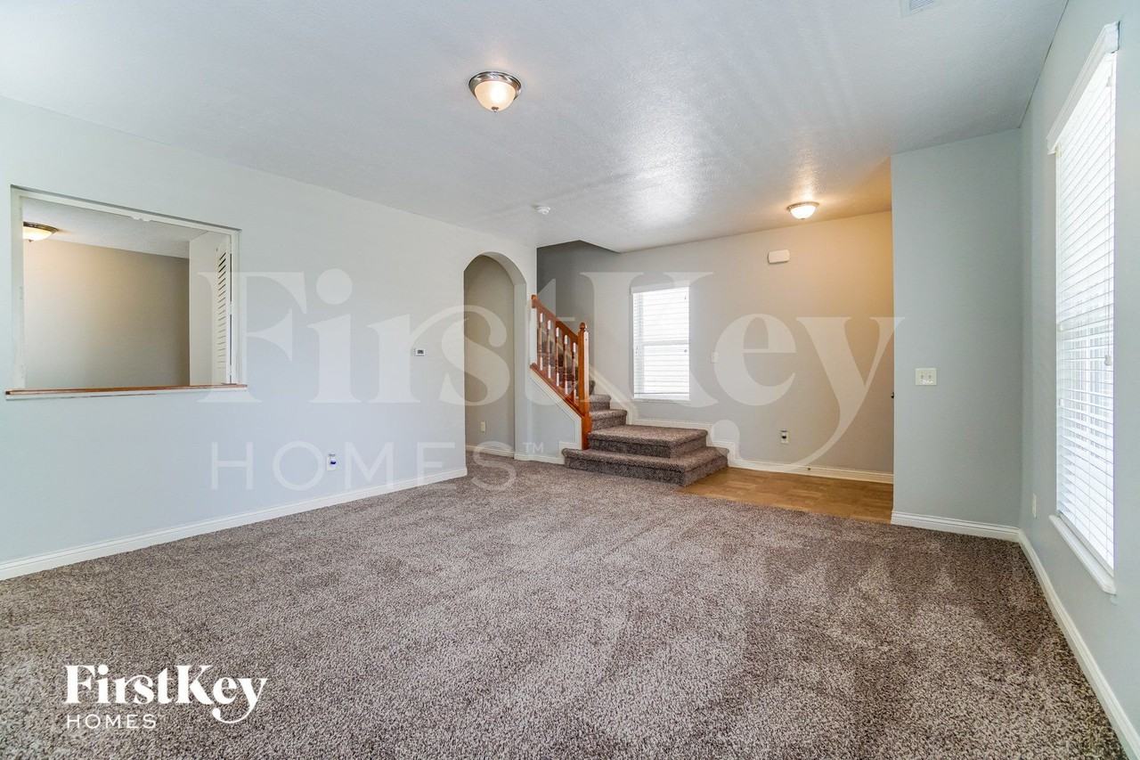 5643 Holly River Ave - Photo 4 of 15