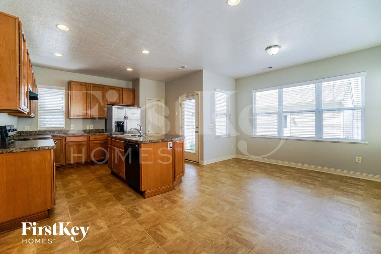 5643 Holly River Ave - Photo 5 of 15