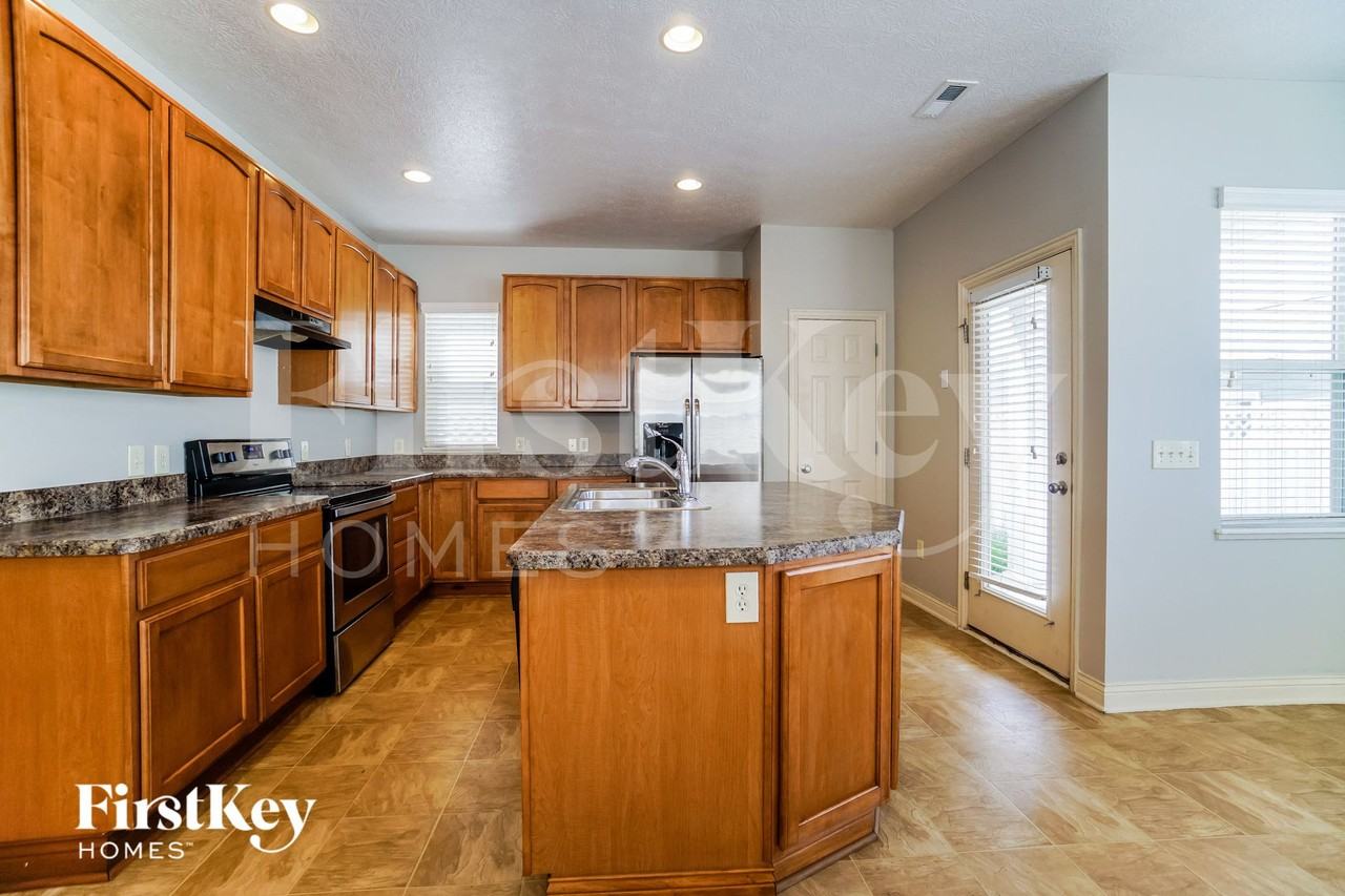 5643 Holly River Ave - Photo 7 of 15