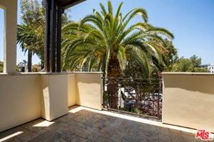 featured image of 632 N Kings Rd #202