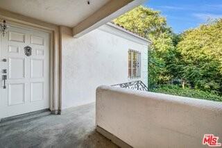 207 S Reeves Dr - Photo 3 of 8