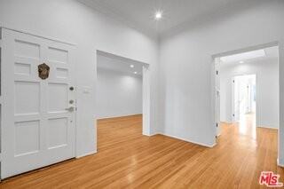 207 S Reeves Dr - Photo 4 of 8