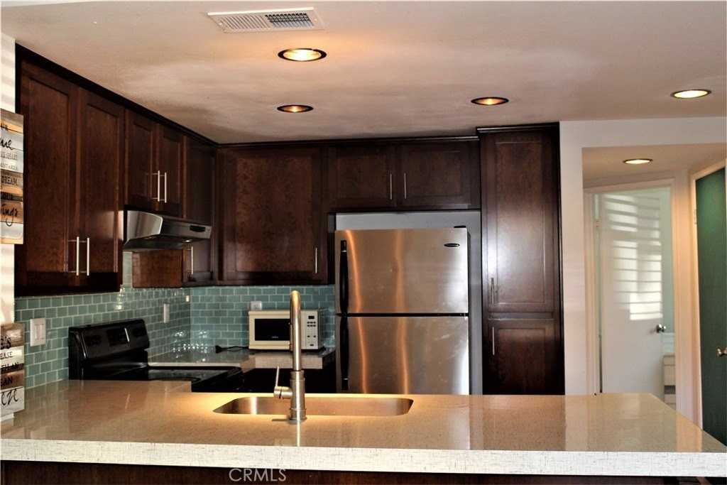 122 Stanford Ct #61 - Photo 3 of 11