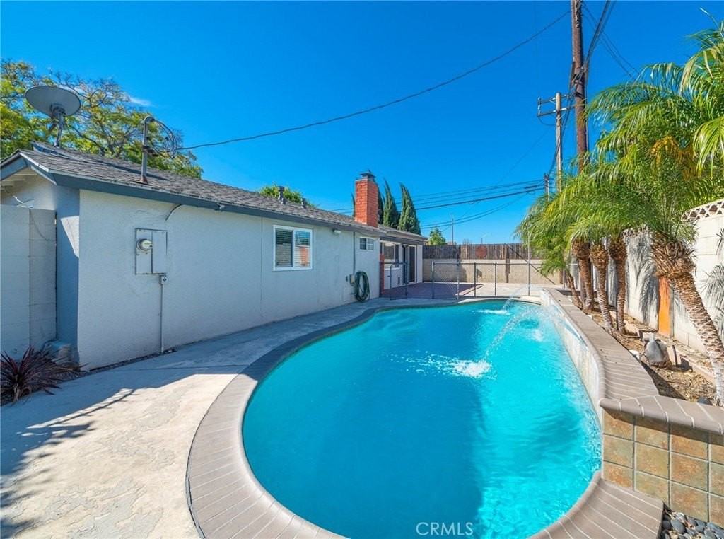 5125 W Crystal Ln - Photo 3 of 27