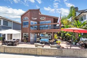 featured image of 805 N Bay Front