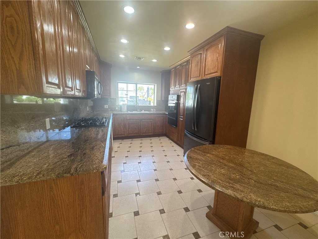 5171 Chimineas Ave - Photo 7 of 25