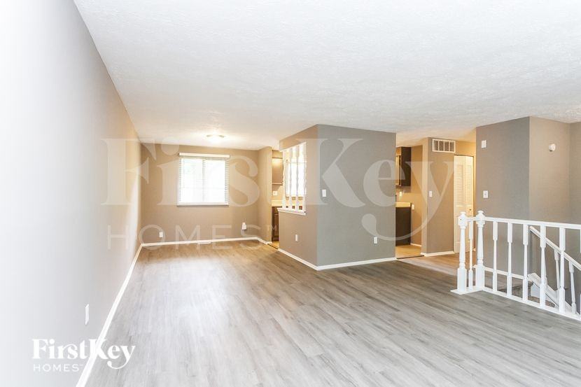 910 Woodlark Dr - Photo 2 of 15