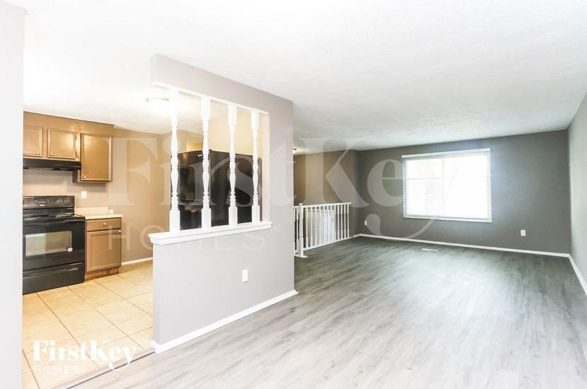 910 Woodlark Dr - Photo 3 of 15