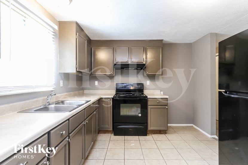 910 Woodlark Dr - Photo 4 of 15