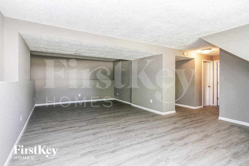 910 Woodlark Dr - Photo 5 of 15