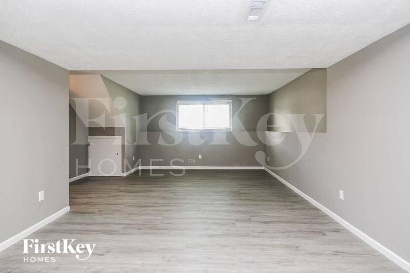 910 Woodlark Dr - Photo 6 of 15