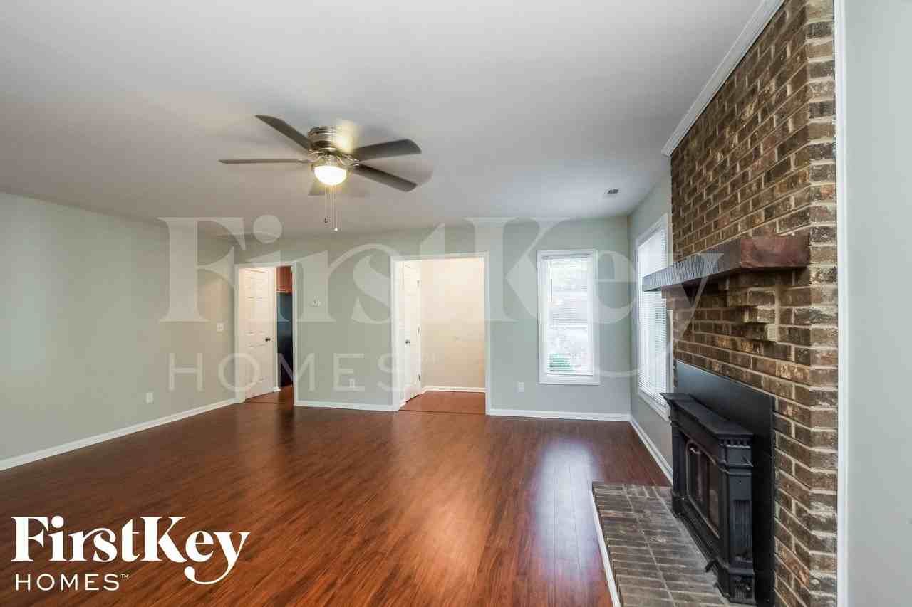 908 Foxborough Rd - Photo 3 of 14