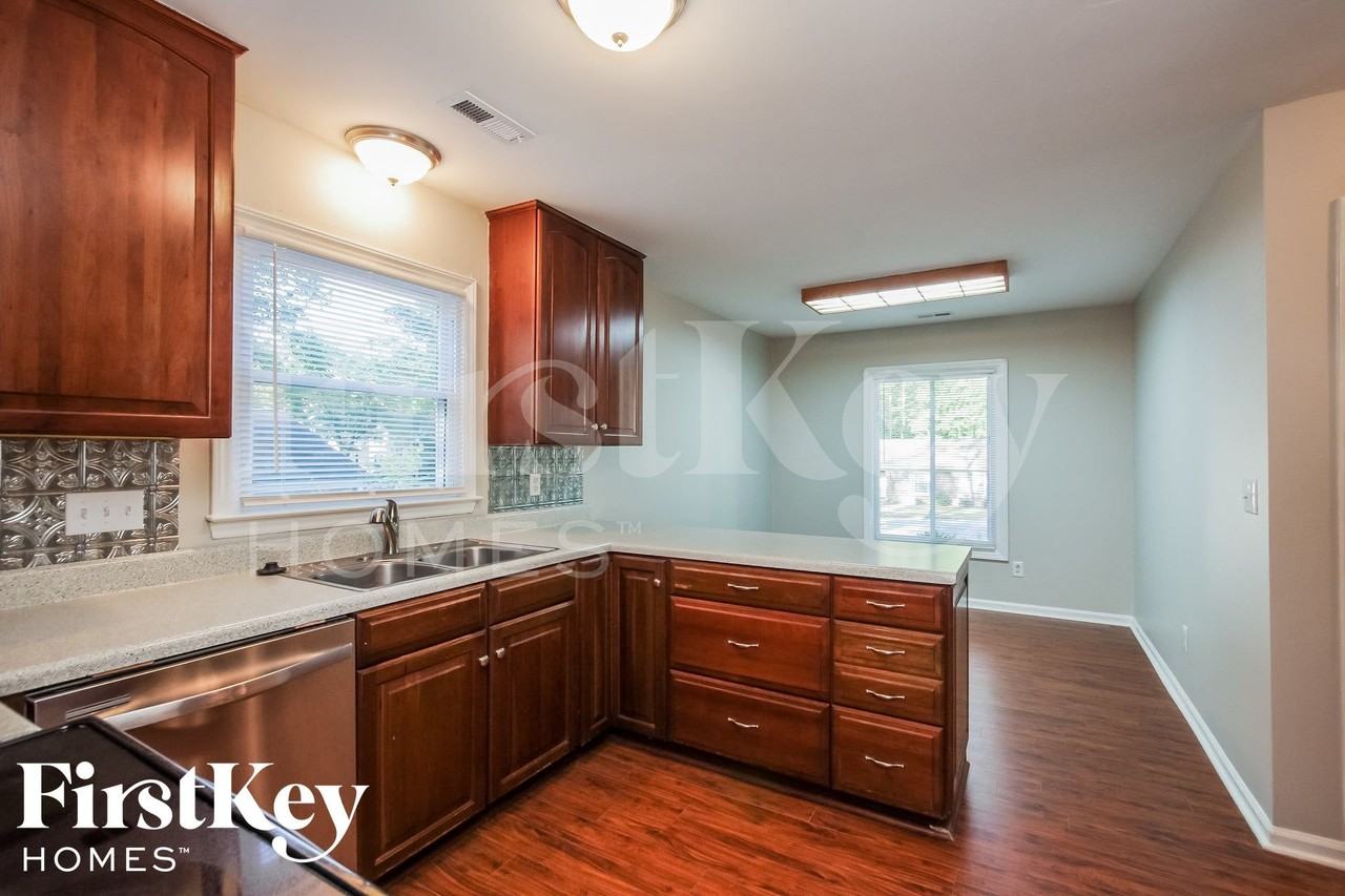 908 Foxborough Rd - Photo 6 of 14