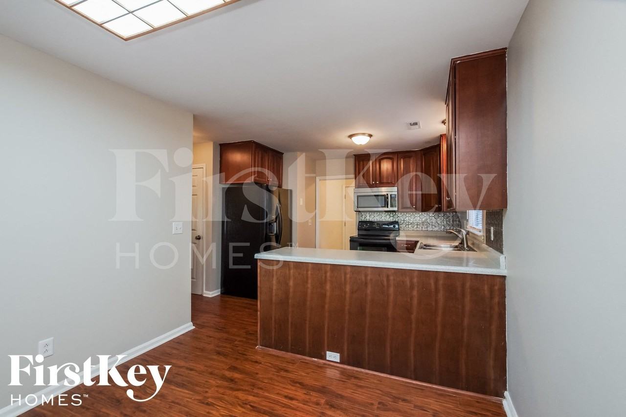908 Foxborough Rd - Photo 7 of 14
