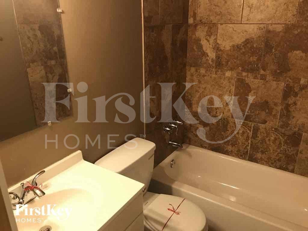 9009 E 84th St - Photo 5 of 7