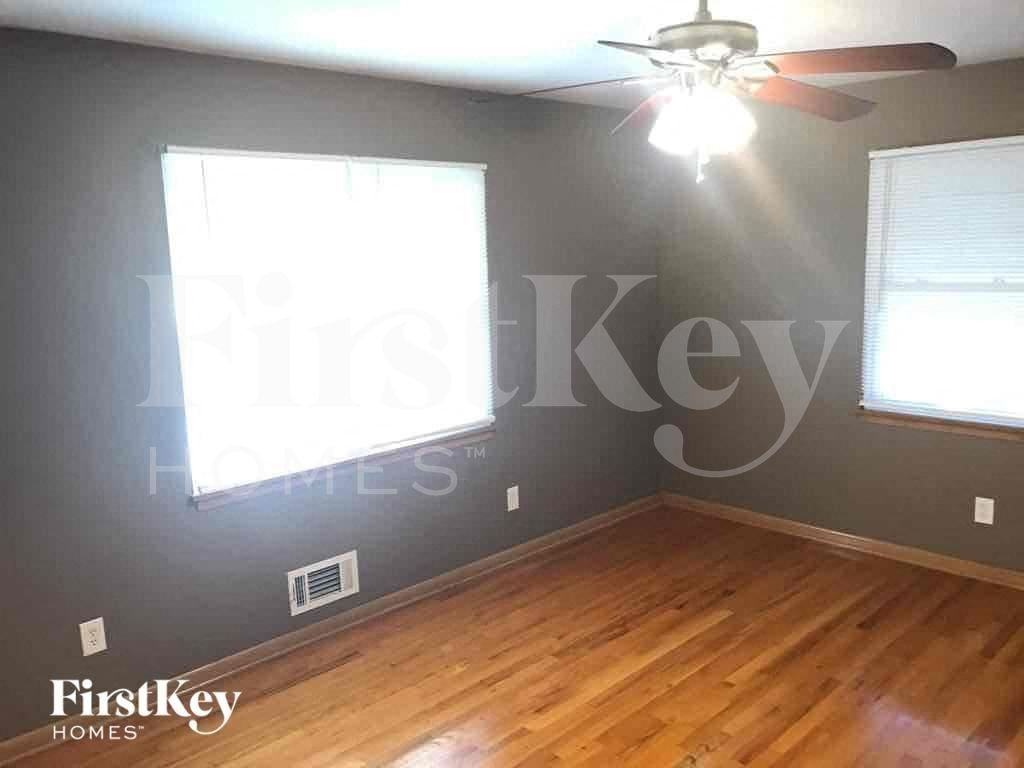 9009 E 84th St - Photo 6 of 7