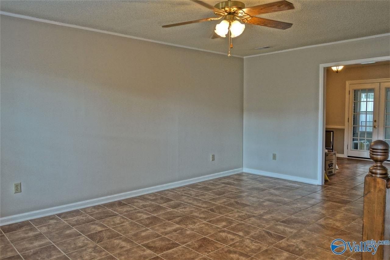 106 Crescent Circle - Photo 5 of 16