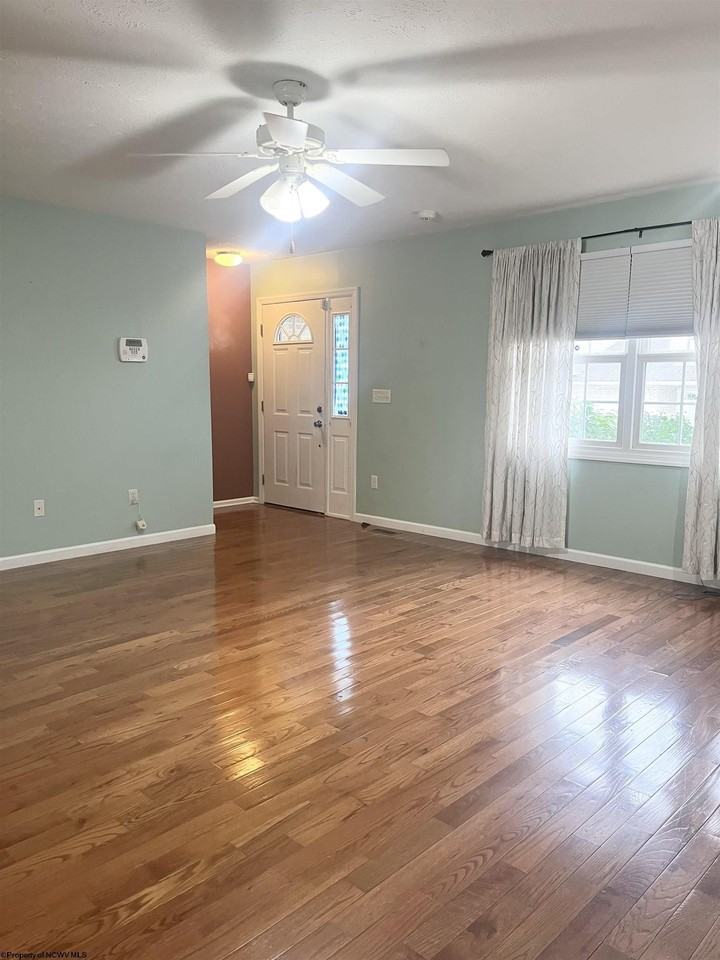 121 Donna Ave - Photo 2 of 11