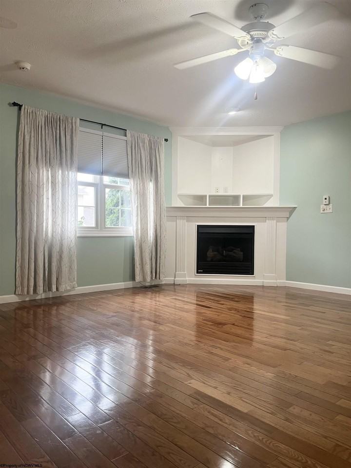 121 Donna Ave - Photo 3 of 11