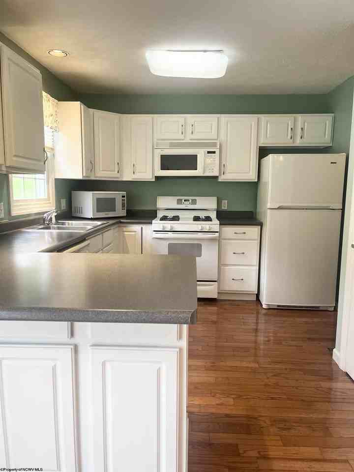 121 Donna Ave - Photo 5 of 11