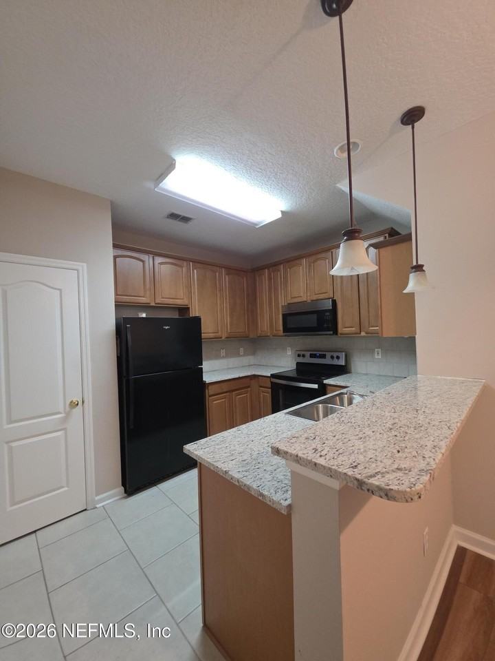 6070 Bartram Village Dr - Photo 5 of 19