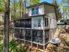 featured image of 1142 Walnut Rdg
