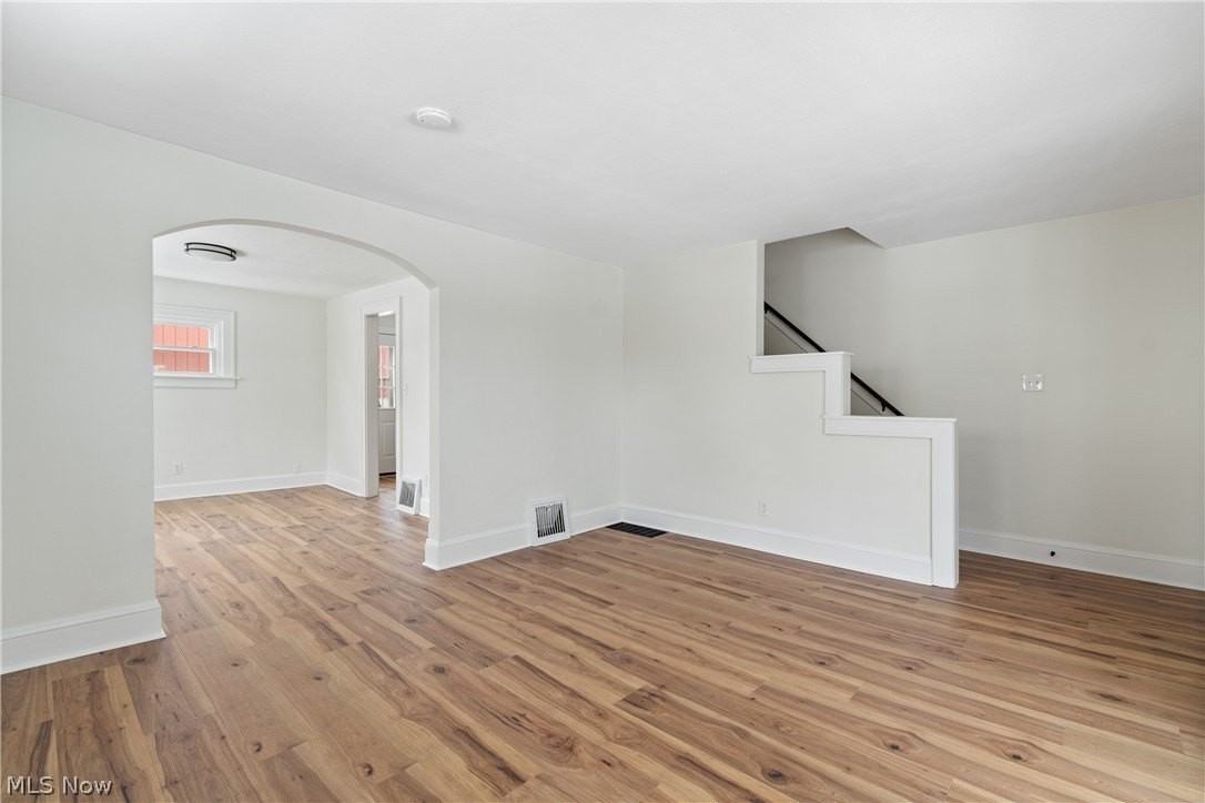 378 Cross St - Photo 4 of 35
