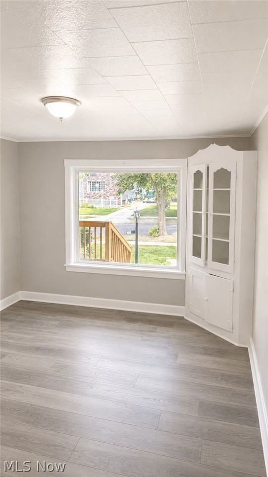 1362 Shawview Ave - Photo 3 of 20