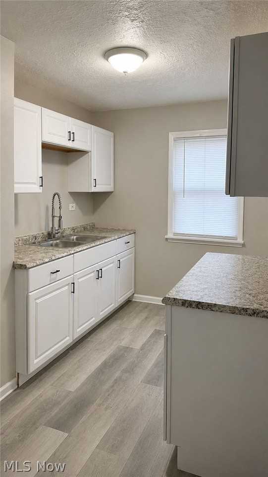 1362 Shawview Ave - Photo 6 of 20