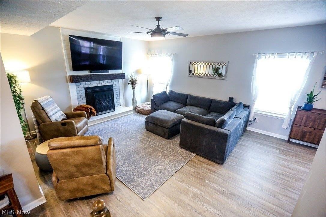 9387 Nash Ln - Photo 4 of 50