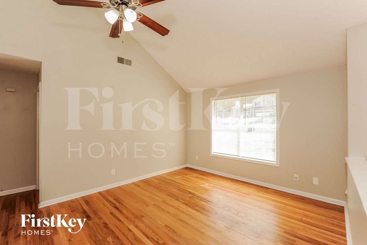 382 Scenic Ln - Photo 4 of 15