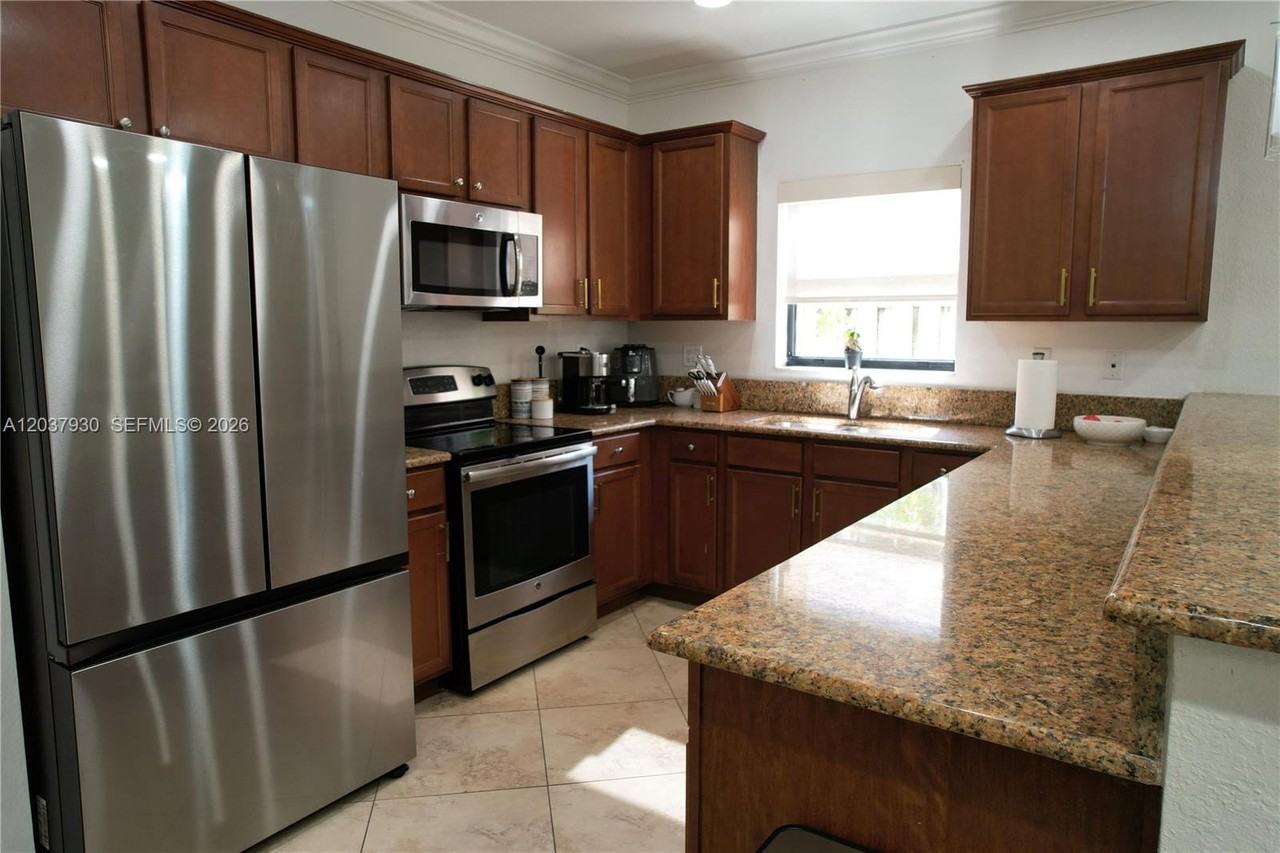 15404 Sw 175th St - Photo 2 of 4