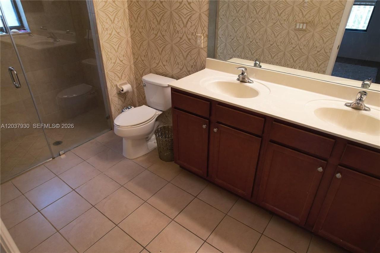 15404 Sw 175th St - Photo 3 of 4