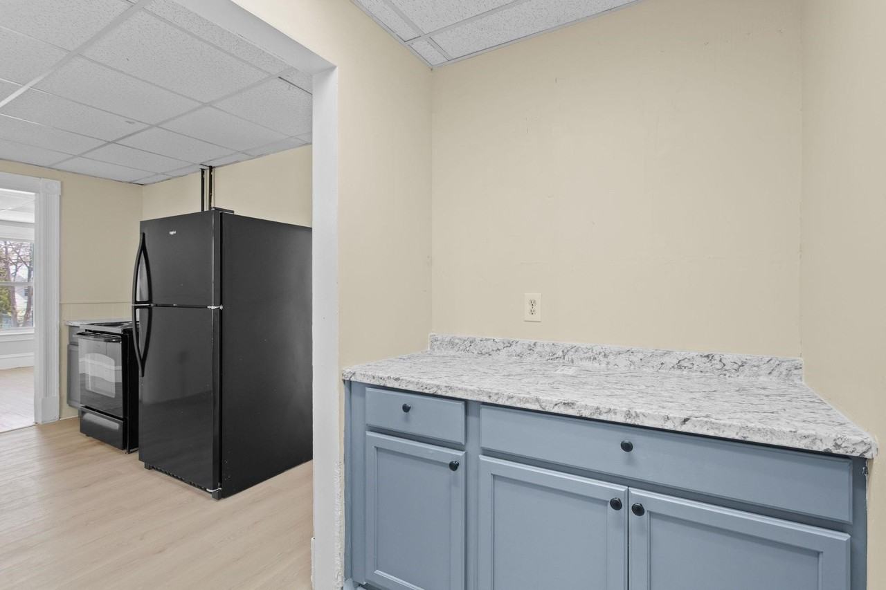101 Putnam St - Photo 6 of 9