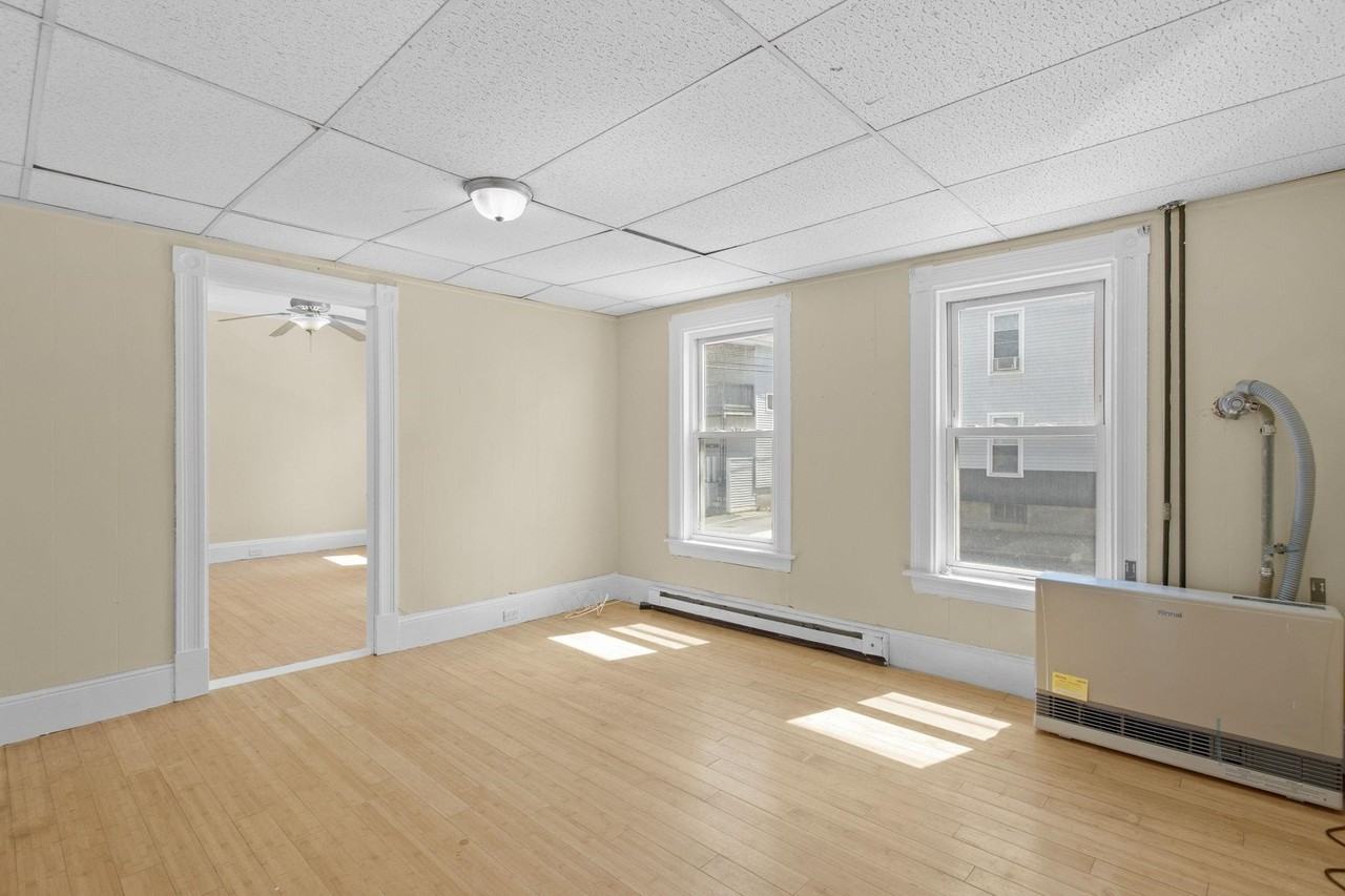 101 Putnam St - Photo 7 of 9