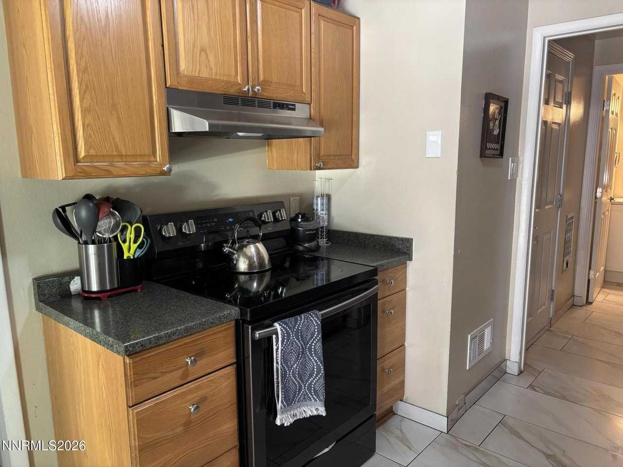 1667 London Cir - Photo 3 of 6