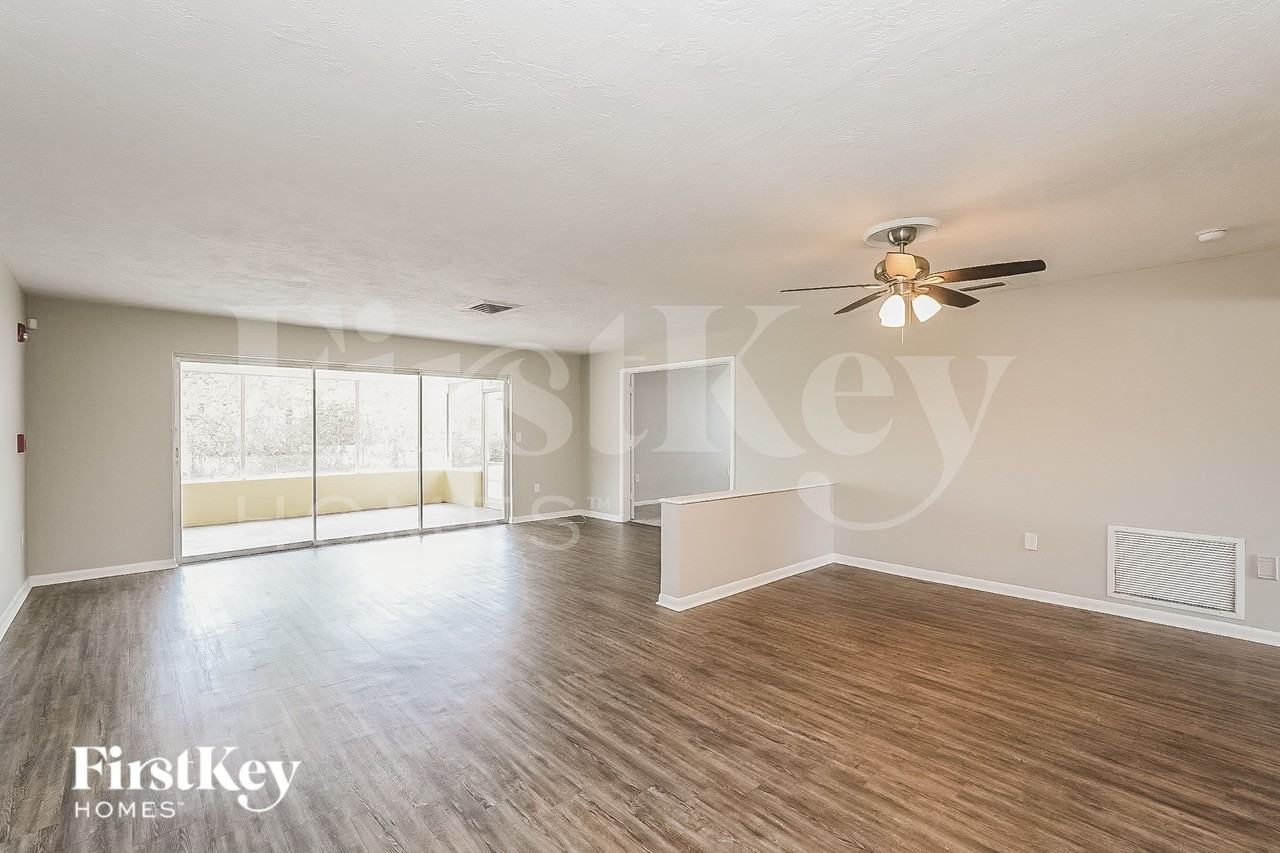 319 Scott Ct - Photo 4 of 17