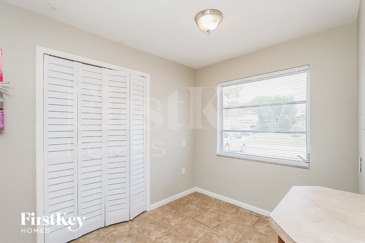 319 Scott Ct - Photo 5 of 17