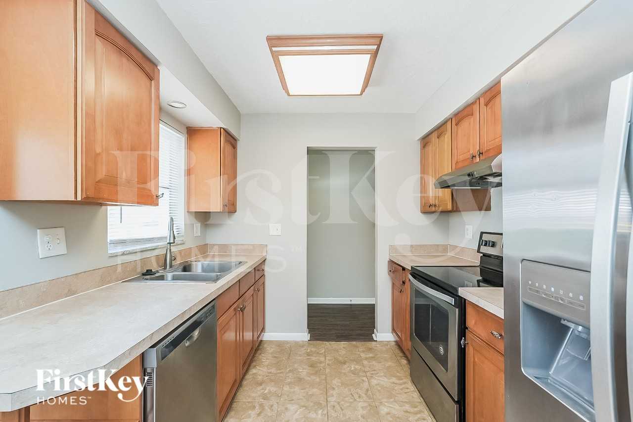 319 Scott Ct - Photo 6 of 17