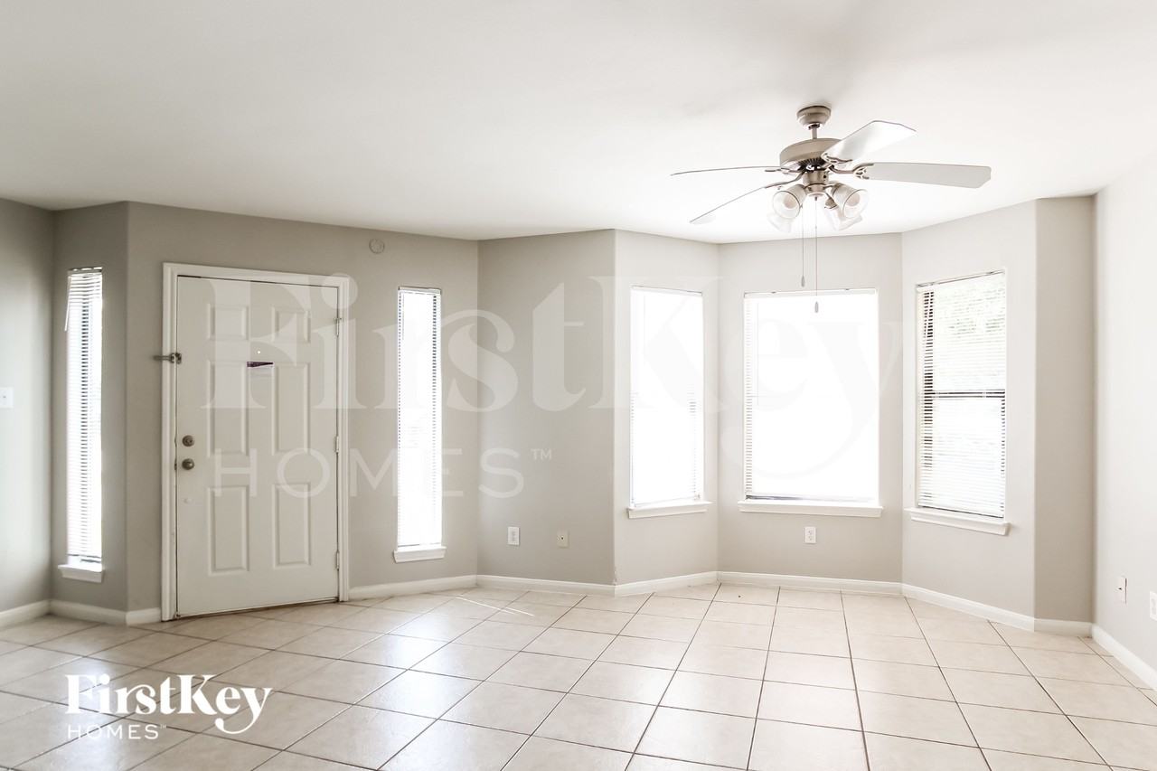 2935 La Estancia Ln - Photo 3 of 19