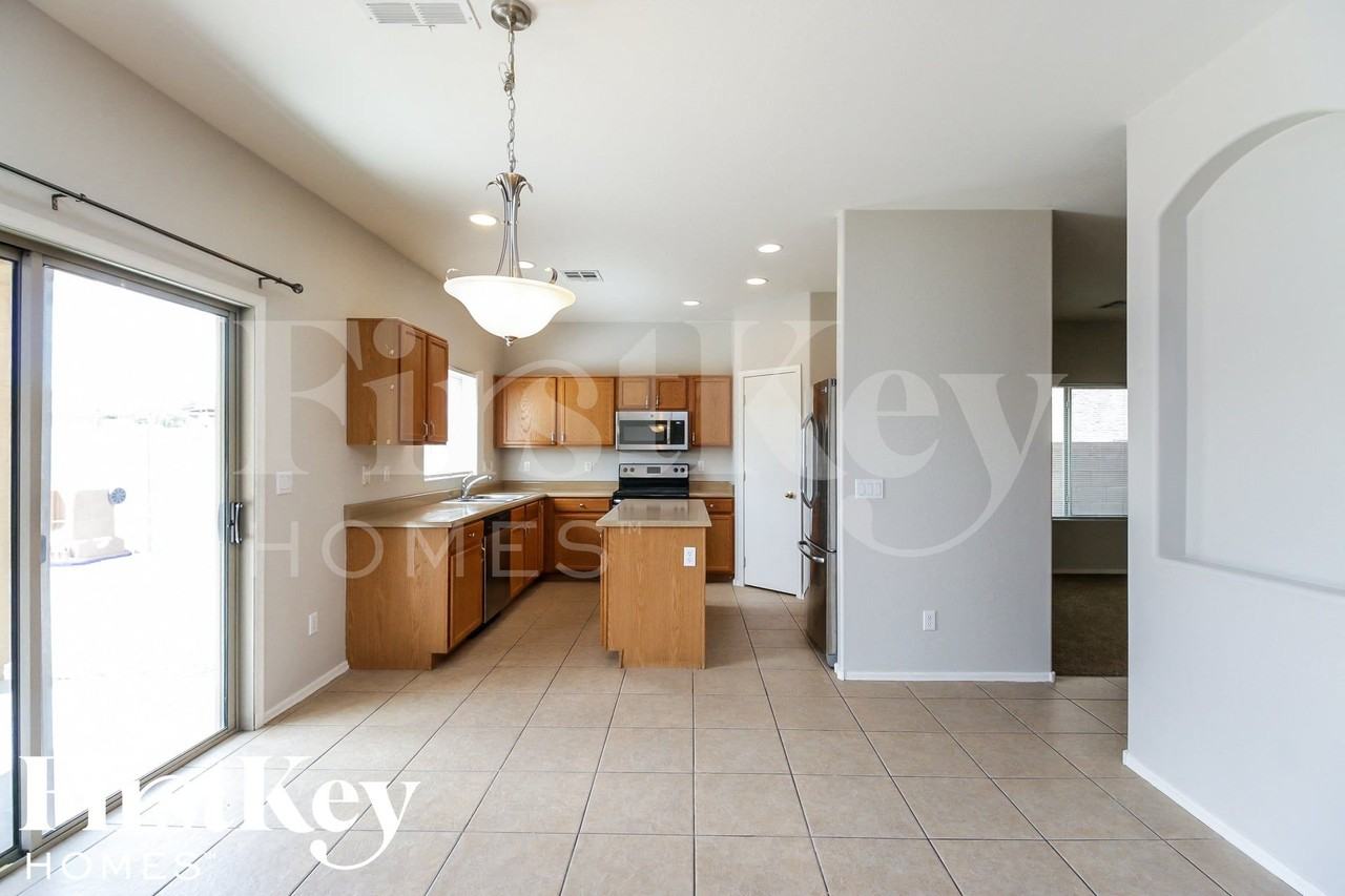 2913 W Gold Dust Ave - Photo 5 of 15