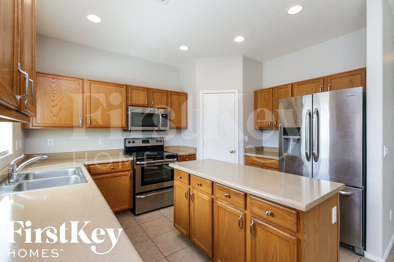 2913 W Gold Dust Ave - Photo 6 of 15
