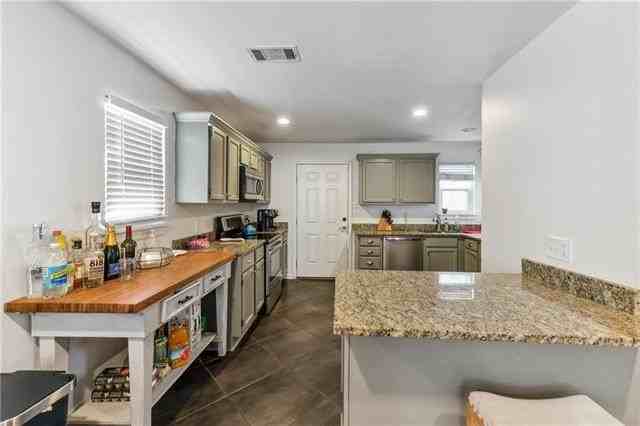 4843 Coliseum St - Photo 5 of 18