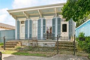 featured image of 4518 Laurel St