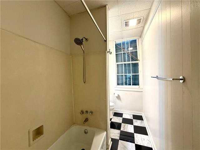 518 Dauphine St - Photo 6 of 10