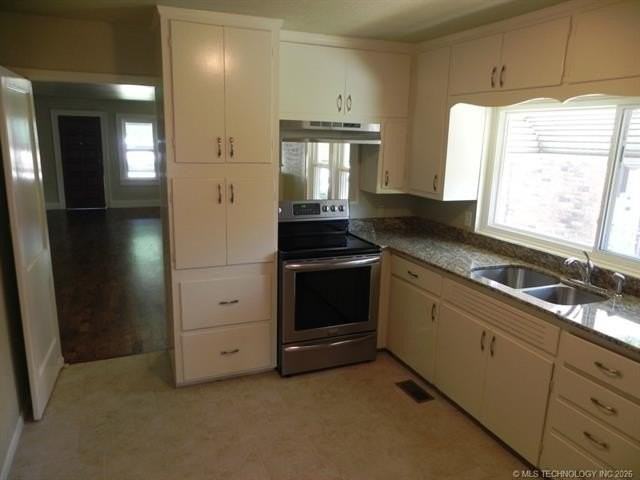 2206 E 19th St - Photo 3 of 12