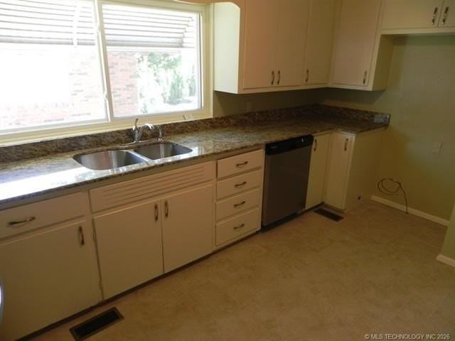 2206 E 19th St - Photo 4 of 12