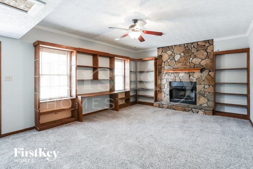240 Summerwood Ln - Photo 3 of 15