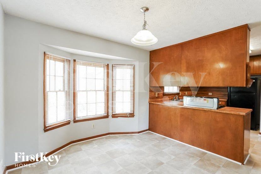 240 Summerwood Ln - Photo 6 of 15