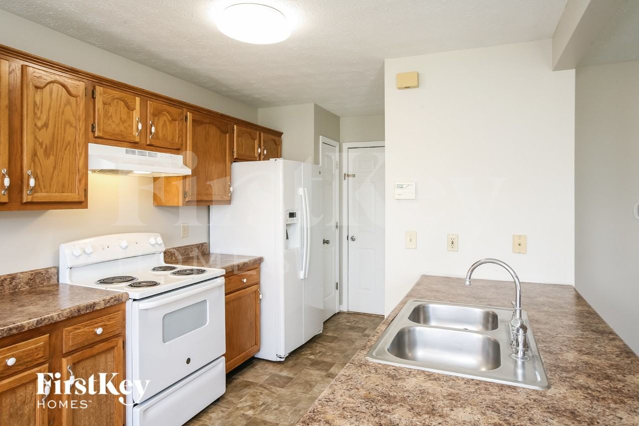 221 Westridge Blvd - Photo 6 of 16